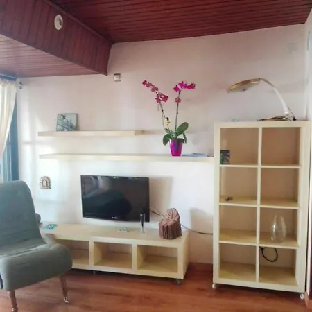 Vakantiehuis 2 Bedrooms House At 500 M Away From The With Enclosed Garden