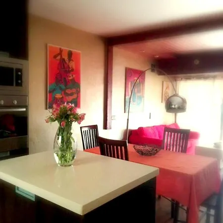 Vakantiehuis 2 Bedrooms House At 500 M Away From The With Enclosed Garden *